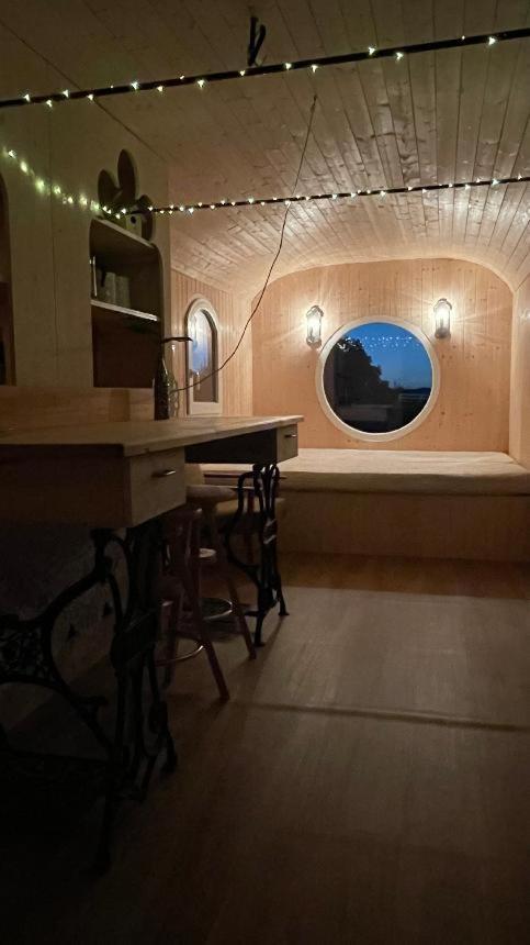 Glamping - Stylova Maringotka V Srdci Ladova Kraje, Pobliz Hlavniho Mesta Prahy Stribrna Skalice Экстерьер фото